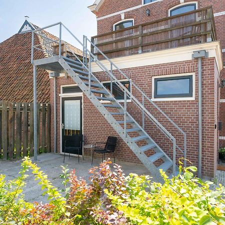 Sfeervol Verblijf In Oude Gemeentehuis Eenrum. Екстер'єр фото