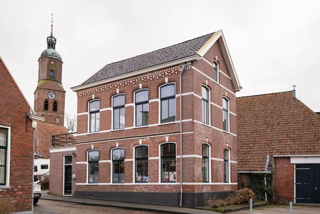 Sfeervol Verblijf In Oude Gemeentehuis Eenrum. Екстер'єр фото