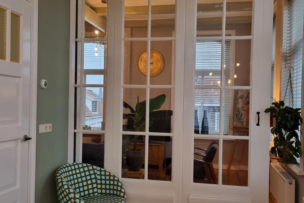 Sfeervol Verblijf In Oude Gemeentehuis Eenrum. Екстер'єр фото