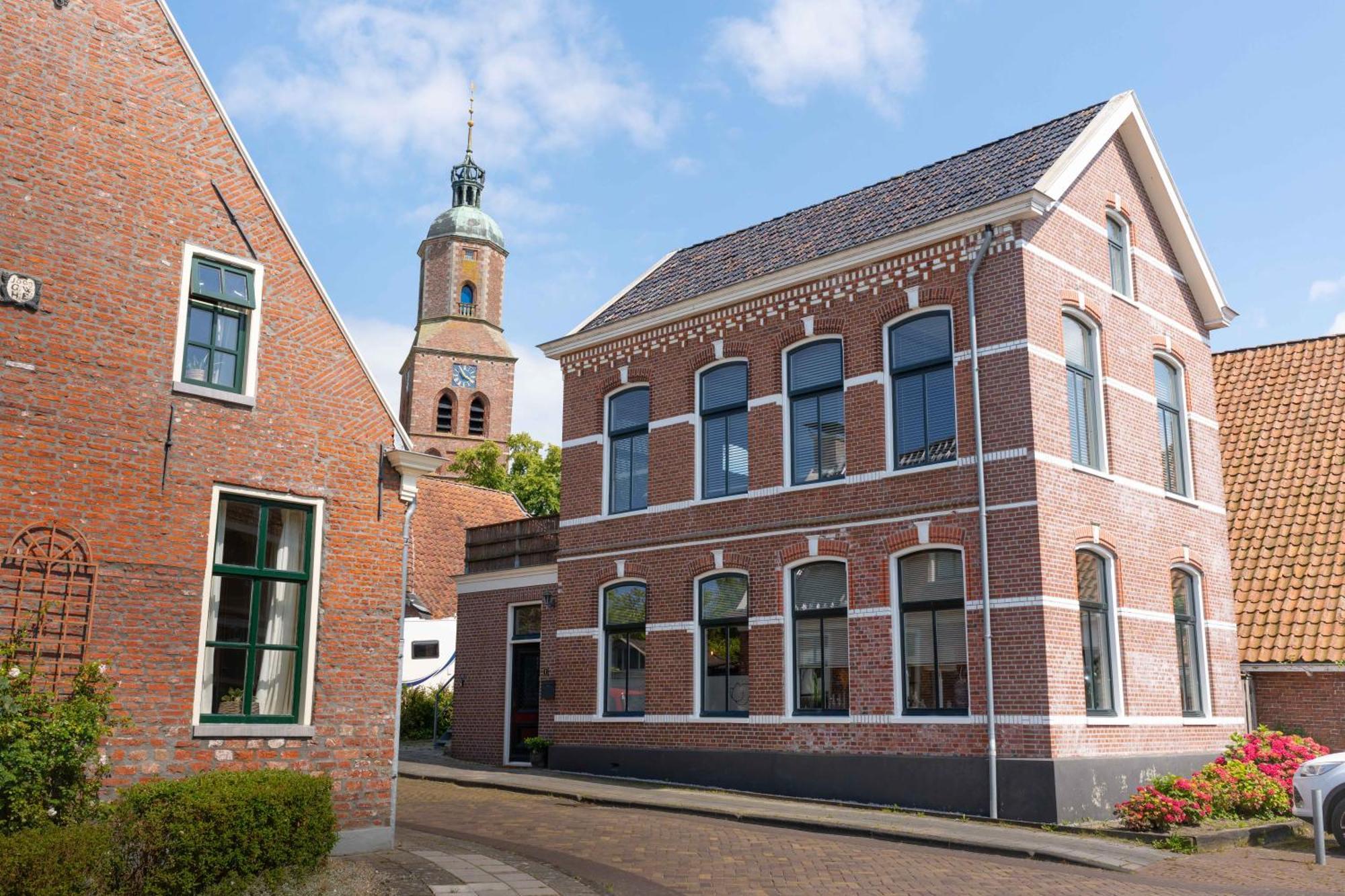 Sfeervol Verblijf In Oude Gemeentehuis Eenrum. Екстер'єр фото